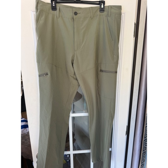 Magellan Outdoors Other - Magellan Classic Pants Men's 38W Zipper Pockets Moisture Wicking Green gorpcore